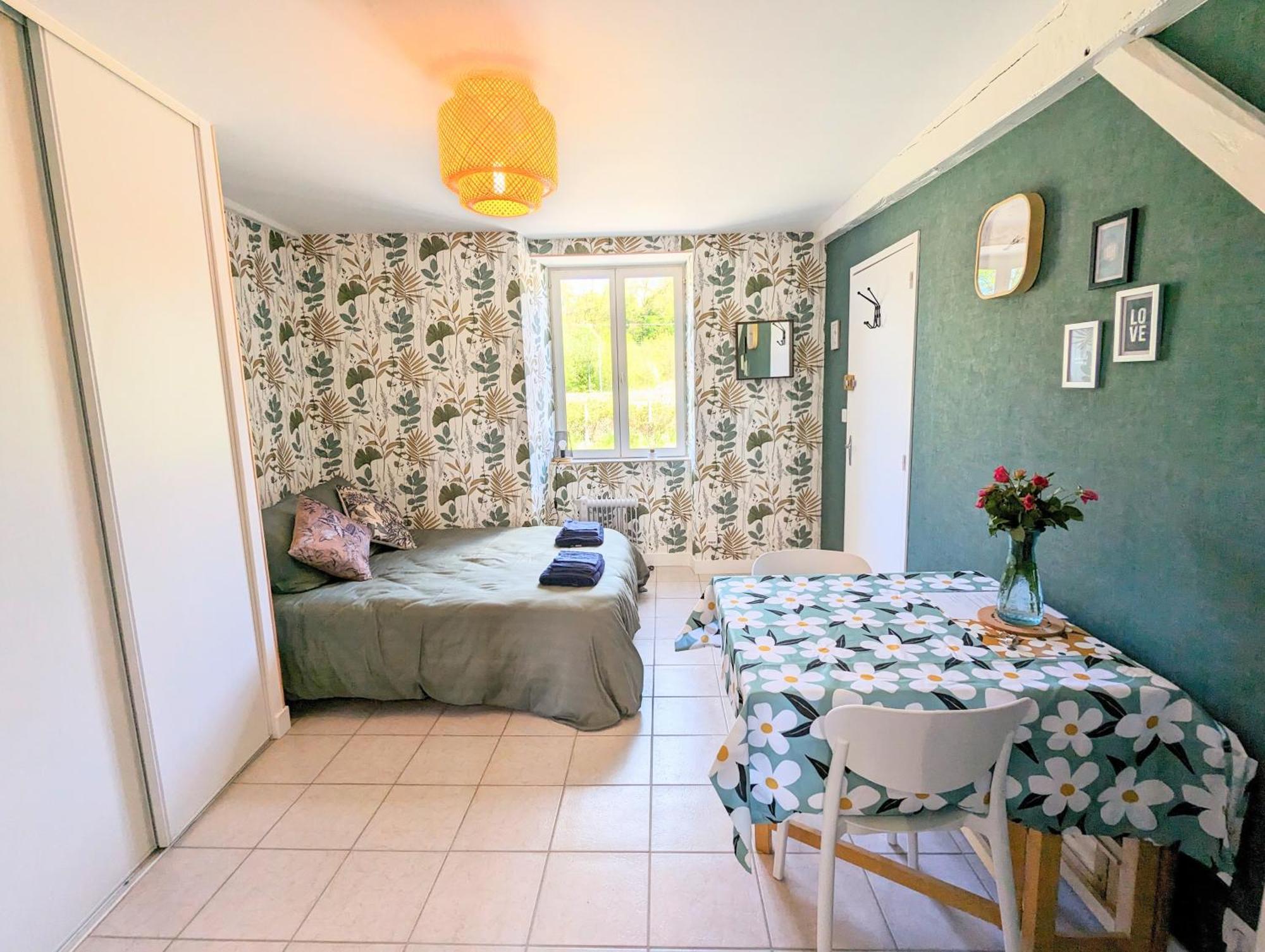 Studio Silhem Saint-Germain-les-Belles Exterior photo